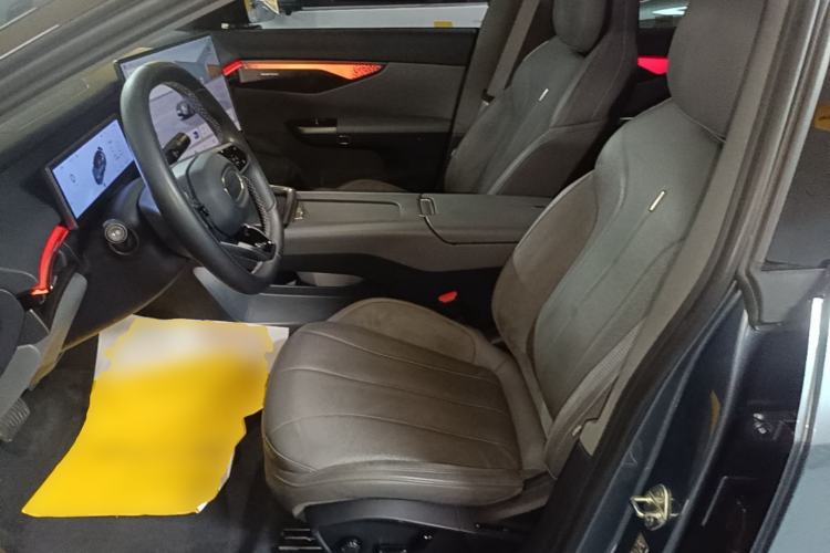 Used Lynk & Co 07 2024 EM-P 126 Long-Range Ultra Left Front Seat