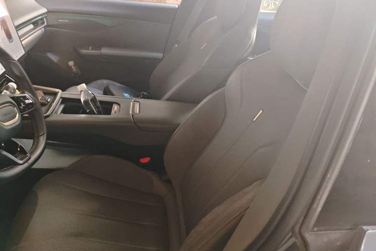 Used Lynk & Co 07 2024 EM-P 126 Long-Range Ultra Left Front Seat