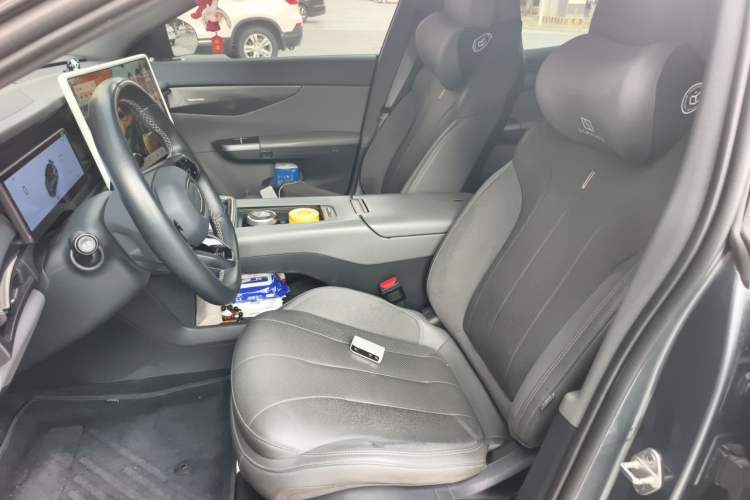 Used Lynk & Co 07 2024 EM-P 126 Long-Range Ultra Left Front Seat