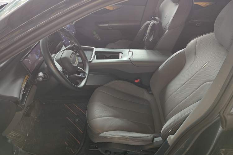 Used Lynk & Co 07 2024 EM-P 126 Long-Range Ultra Left Front Seat