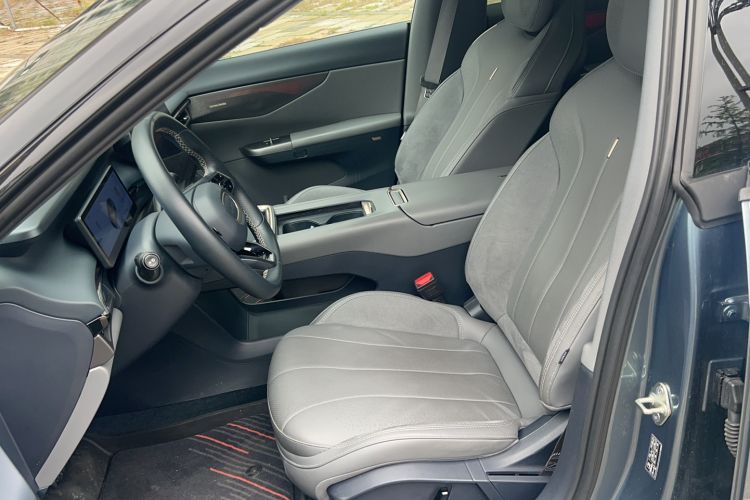 Used Lynk & Co 07 2024 EM-P 126 Long-Range Ultra Left Front Seat