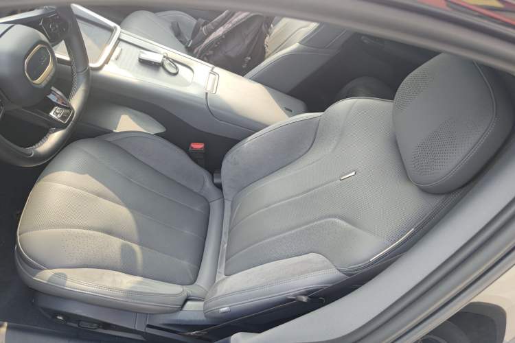 Used Lynk & Co 07 2024 EM-P 126 Long-Range Ultra Left Front Seat
