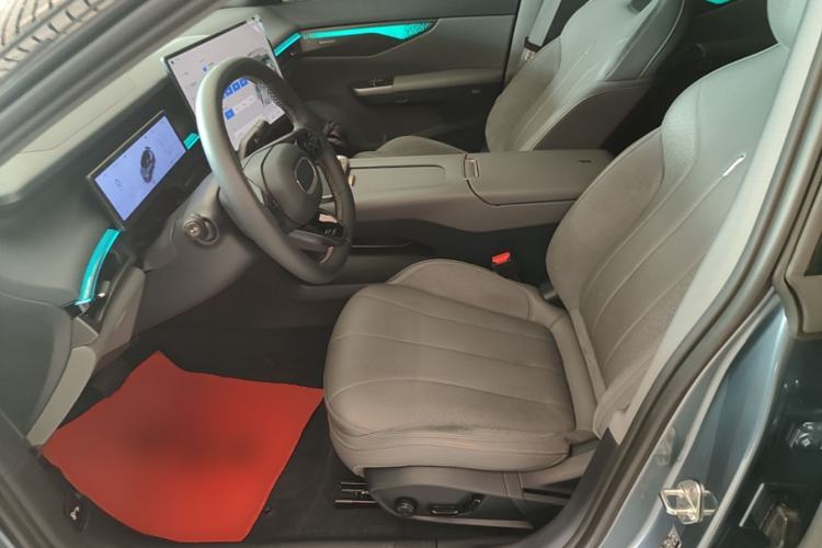 Used Lynk & Co 07 2024 EM-P 126 Long-Range Ultra Left Front Seat