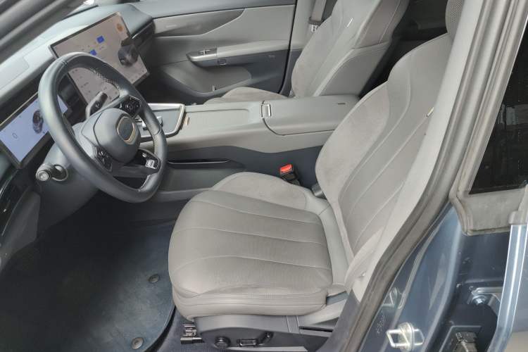Used Lynk & Co 07 2024 EM-P 126 Long-Range Ultra Left Front Seat