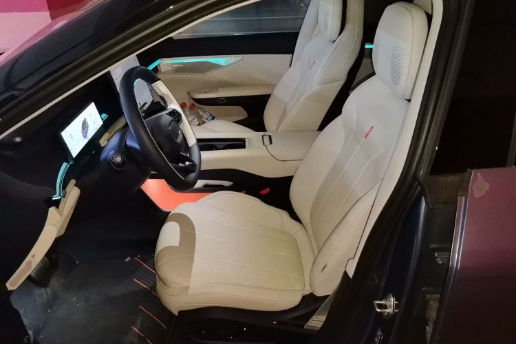 Used Lynk & Co 07 2024 EM-P 126 Long-Range Ultra Left Front Seat