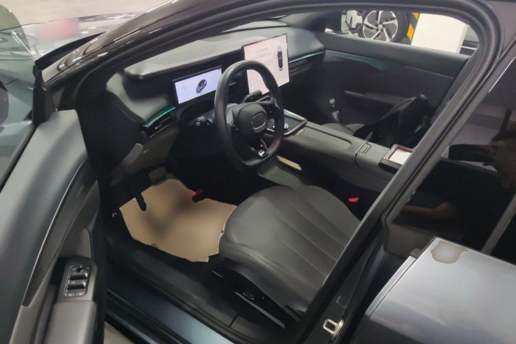 Used Lynk & Co 07 2024 EM-P 126 Long-Range Pro Left Front Seat