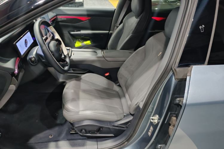 Used Lynk & Co 07 2024 EM-P 126 Long-Range Ultra Left Front Seat