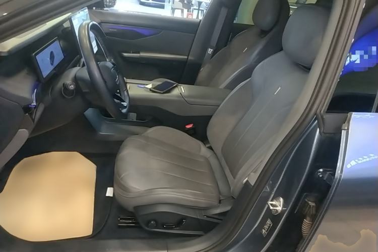 Used Lynk & Co 07 2024 EM-P 126 Long-Range Ultra Left Front Seat