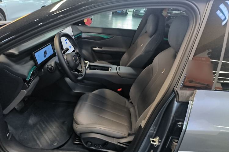 Used Lynk & Co 07 2024 EM-P 126 Long-Range Ultra Left Front Seat