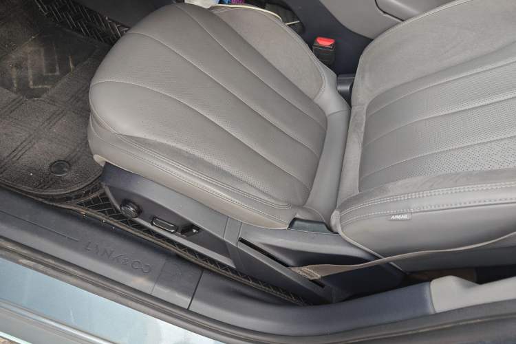 Used Lynk & Co 07 2024 EM-P 126 Long-Range Ultra Left Front Seat