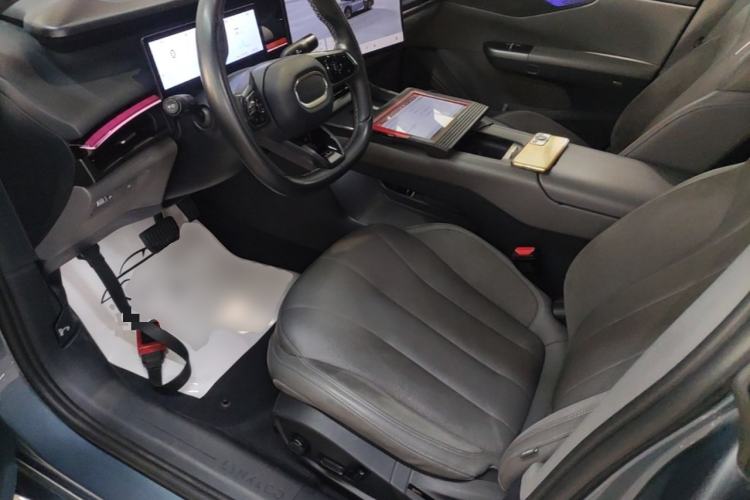 Used Lynk & Co 07 2024 EM-P 126 Long-Range Ultra Left Front Seat