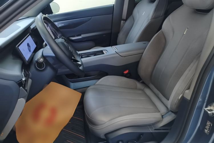 Used Lynk & Co 07 2024 EM-P 126 Long-Range Ultra Left Front Seat