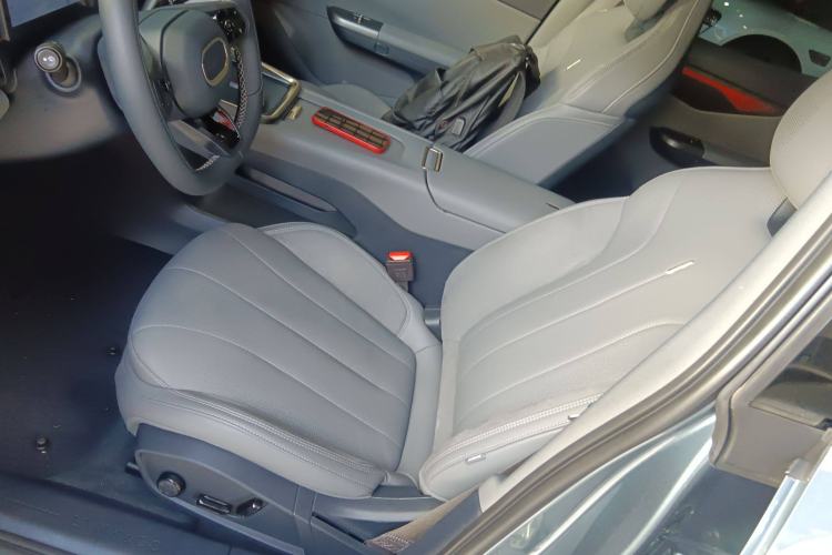 Used Lynk & Co 07 2024 EM-P 126 Long-Range Ultra Left Front Seat