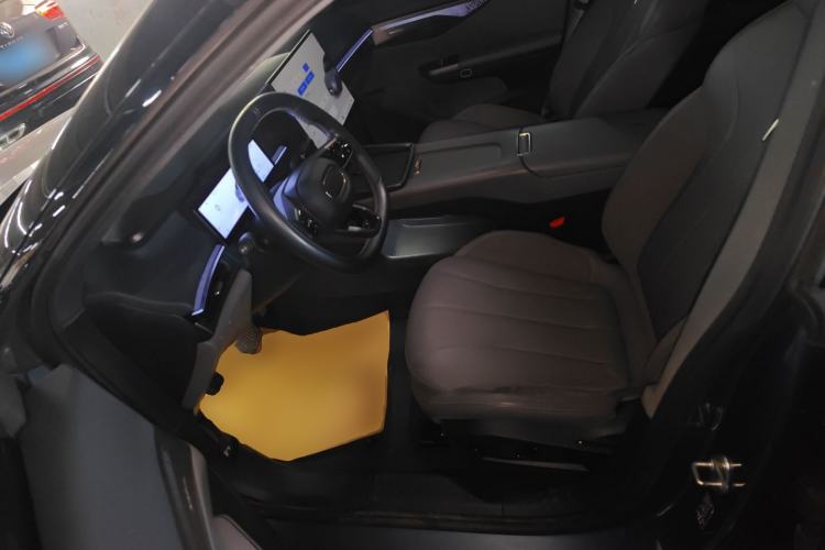 Used Lynk & Co 07 2024 EM-P 126 Long-Range Ultra Left Front Seat