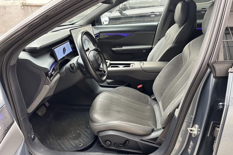 Used Lynk & Co 07 2024 EM-P 126 Long-Range Ultra Left Front Seat