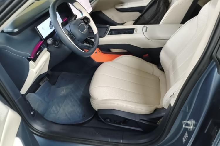 Used Lynk & Co 07 2024 EM-P 126 Long-Range Ultra Left Front Seat