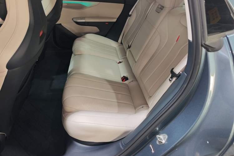 Used Lynk & Co 07 2024 EM-P 126 Long-Range Halo Left Rear Seat