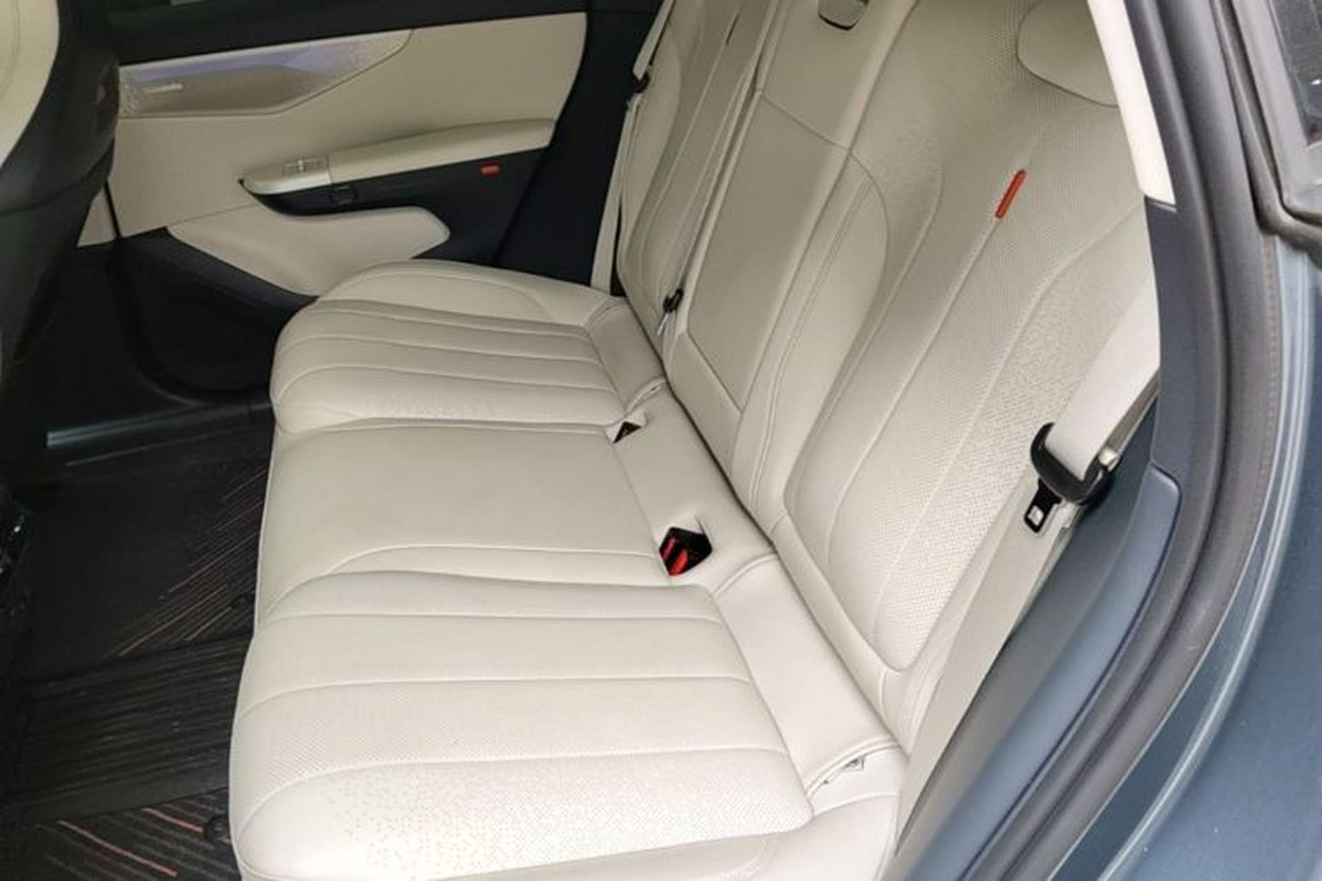 Used Lynk & Co 07 2024 EM-P 126 Long-Range Ultra Left Rear Seat