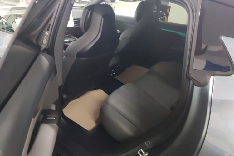 Used Lynk & Co 07 2024 EM-P 126 Long-Range Pro Left Rear Seat