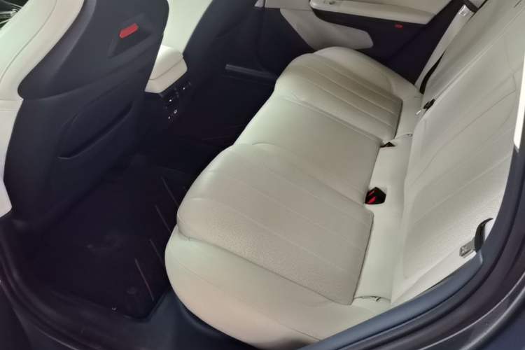 Used Lynk & Co 07 2024 EM-P 126 Long-Range Ultra Left Rear Seat