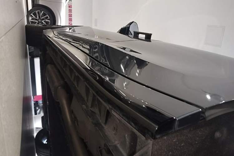 Used Lynk & Co 07 2024 EM-P 126 Long-Range Ultra Left Side Sill