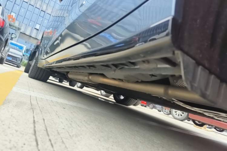 Used Lynk & Co 07 2024 EM-P 126 Long-Range Ultra Left Side Sill