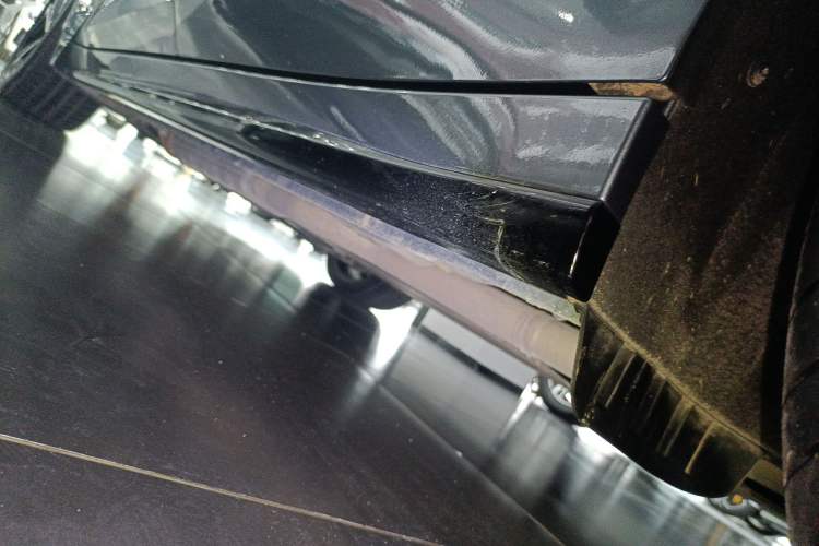 Used Lynk & Co 07 2024 EM-P 126 Long-Range Ultra Left Side Sill