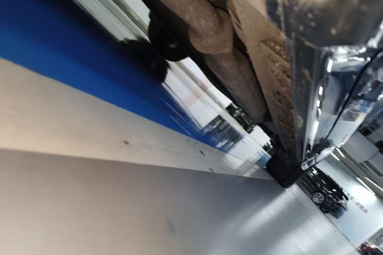 Used Lynk & Co 07 2024 EM-P 126 Long-Range Ultra Left Side Sill