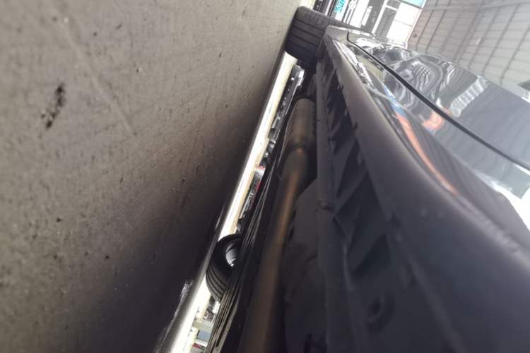 Used Lynk & Co 07 2024 EM-P 126 Long-Range Ultra Left Side Sill