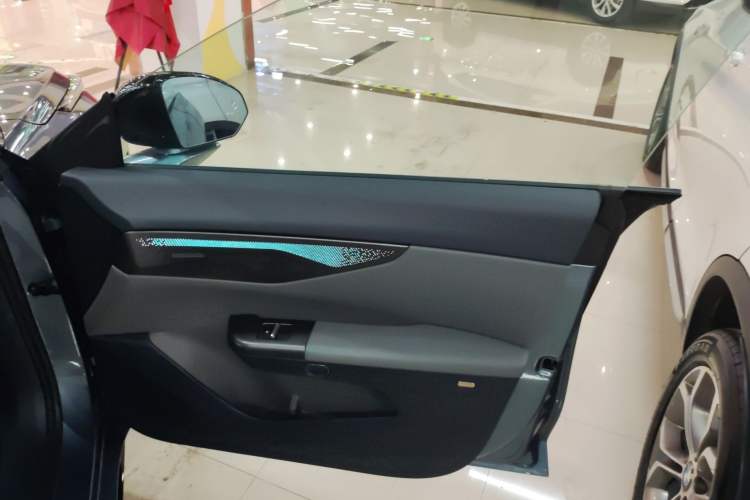Used Lynk & Co 07 2024 EM-P 126 Long-Range Ultra Right Front Door Interior
