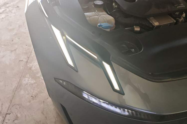 Used Lynk & Co 07 2024 EM-P 126 Long-Range Ultra Right Front Headlight