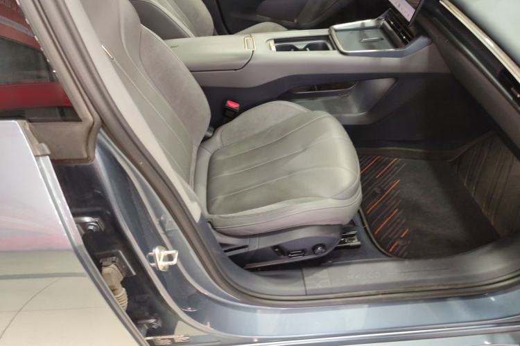 Used Lynk & Co 07 2024 EM-P 126 Long-Range Ultra Right Front Seat