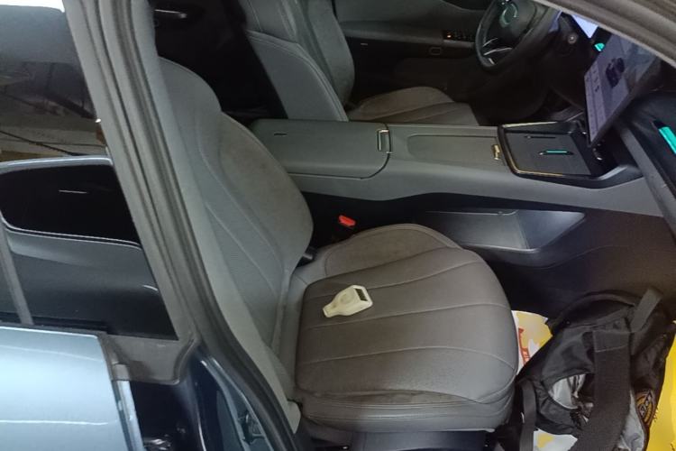 Used Lynk & Co 07 2024 EM-P 126 Long-Range Ultra Right Front Seat