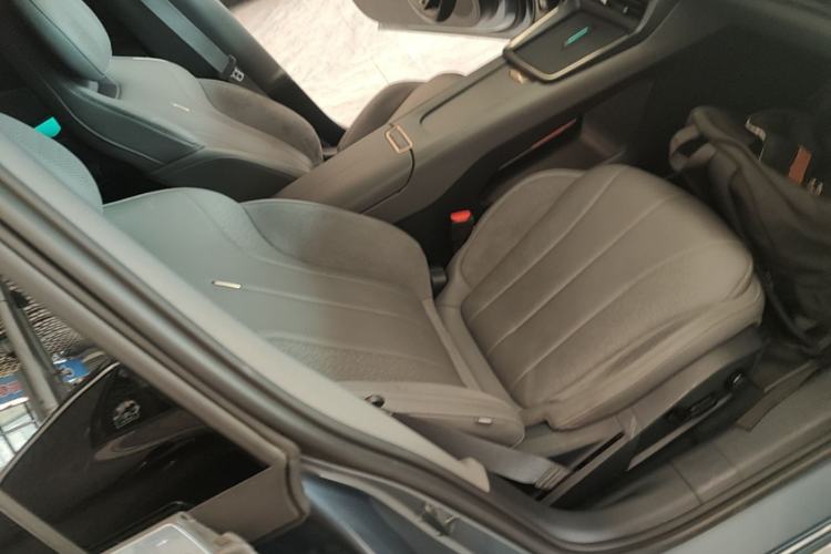 Used Lynk & Co 07 2024 EM-P 126 Long-Range Ultra Right Front Seat