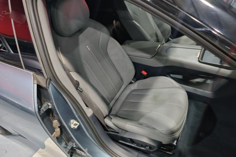 Used Lynk & Co 07 2024 EM-P 126 Long-Range Ultra Right Front Seat