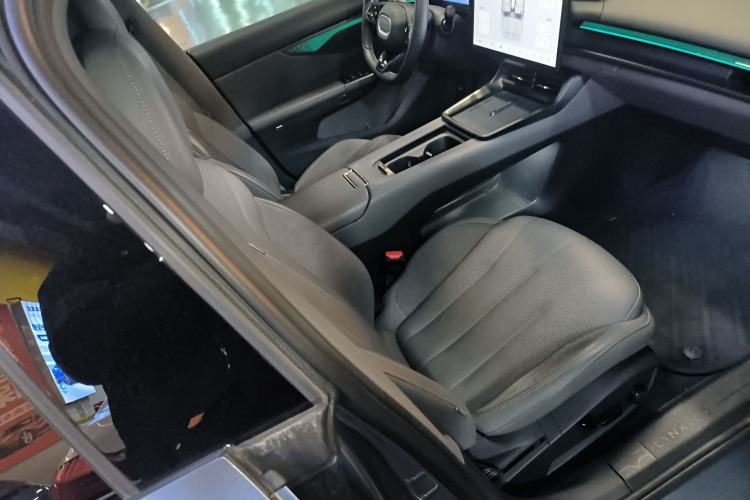 Used Lynk & Co 07 2024 EM-P 126 Long-Range Ultra Right Front Seat