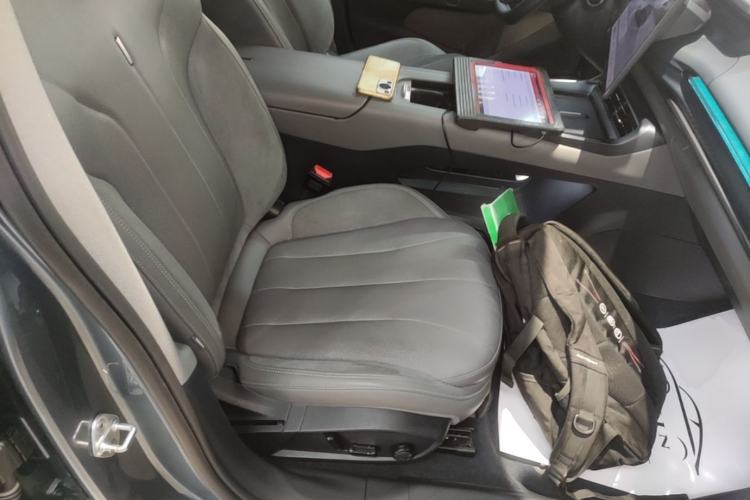 Used Lynk & Co 07 2024 EM-P 126 Long-Range Ultra Right Front Seat