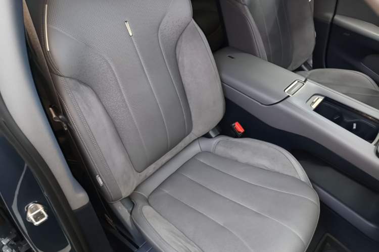 Used Lynk & Co 07 2024 EM-P 126 Long-Range Ultra Right Front Seat