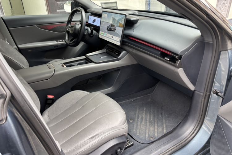 Used Lynk & Co 07 2024 EM-P 126 Long-Range Ultra Right Front Seat