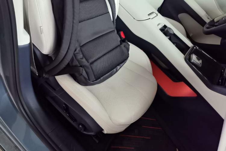 Used Lynk & Co 07 2024 EM-P 126 Long-Range Ultra Right Front Seat