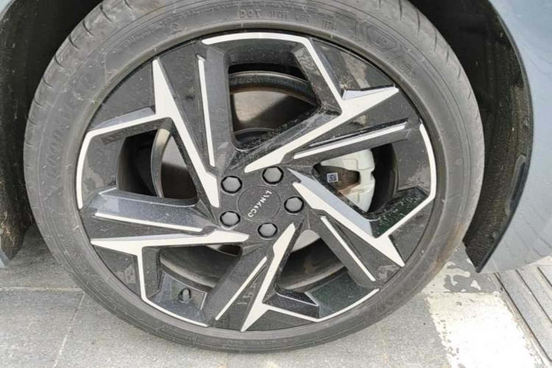 Used Lynk & Co 07 2024 EM-P 126 Long-Range Ultra Right Front Wheel Hub