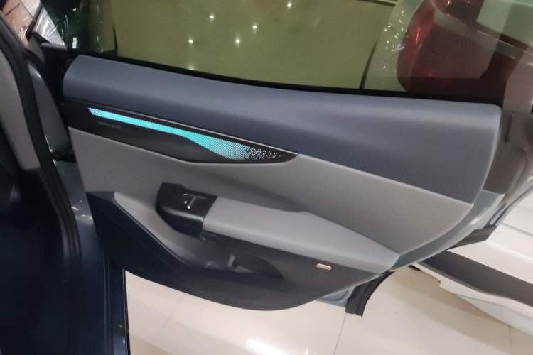 Used Lynk & Co 07 2024 EM-P 126 Long-Range Ultra Right Rear Door Interior