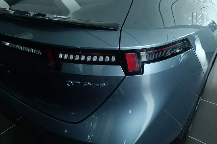 Used Lynk & Co 07 2024 EM-P 126 Long-Range Ultra Right Rear Taillight