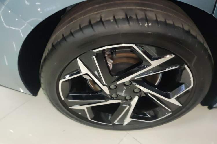 Used Lynk & Co 07 2024 EM-P 126 Long-Range Ultra Right Rear Wheel Hub