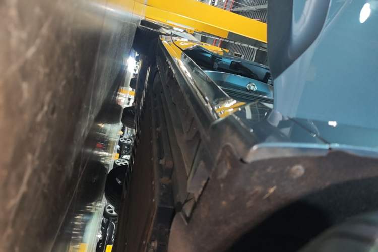 Used Lynk & Co 07 2024 EM-P 126 Long-Range Halo Right Side Sill