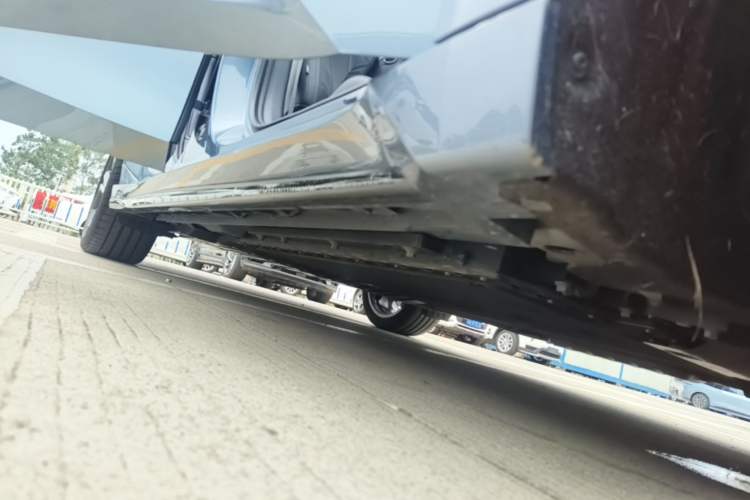 Used Lynk & Co 07 2024 EM-P 126 Long-Range Ultra Right Side Sill