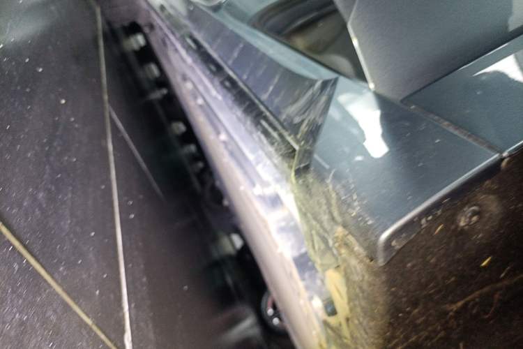 Used Lynk & Co 07 2024 EM-P 126 Long-Range Ultra Right Side Sill