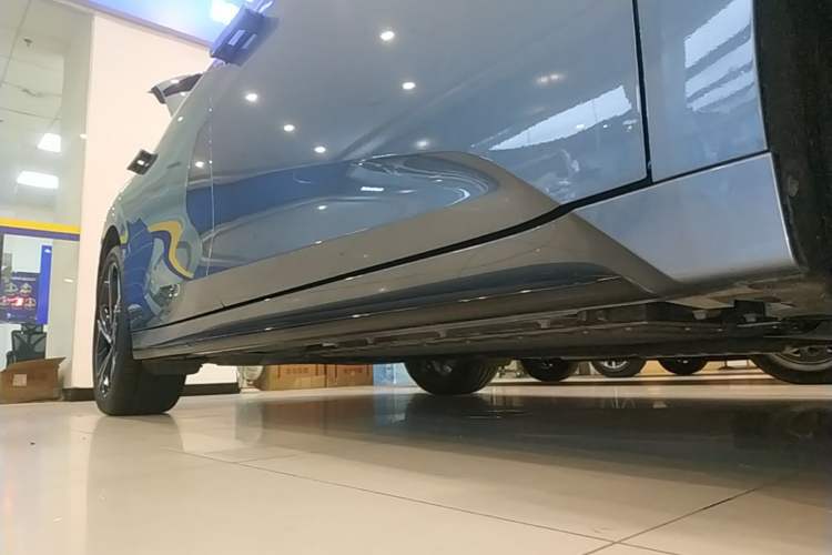 Used Lynk & Co 07 2024 EM-P 126 Long-Range Ultra Right Side Sill