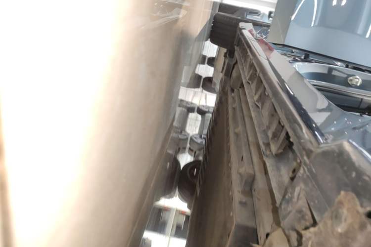 Used Lynk & Co 07 2024 EM-P 126 Long-Range Ultra Right Side Sill