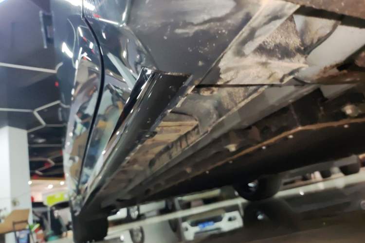 Used Lynk & Co 07 2024 EM-P 126 Long-Range Ultra Right Side Sill
